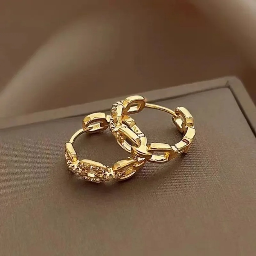 Minimalist Interlocking Earrings |24K Gold - Image 2