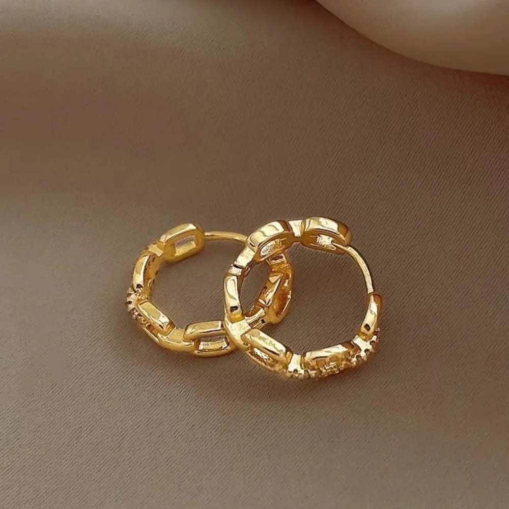 Minimalist Interlocking Earrings |24K Gold - Image 5